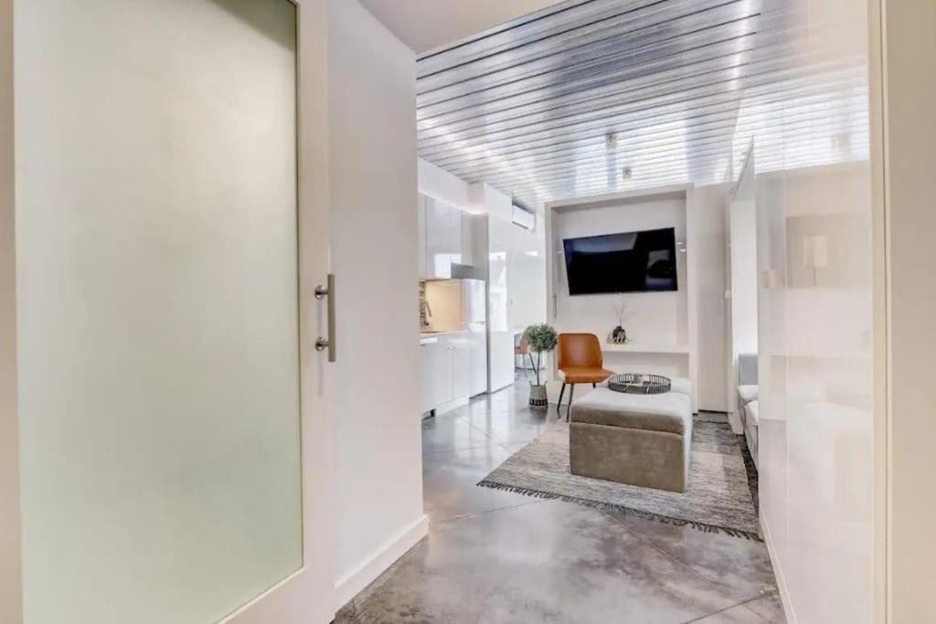 Kcm Mikros Smart Apartments 8 Cleveland Bagian luar foto